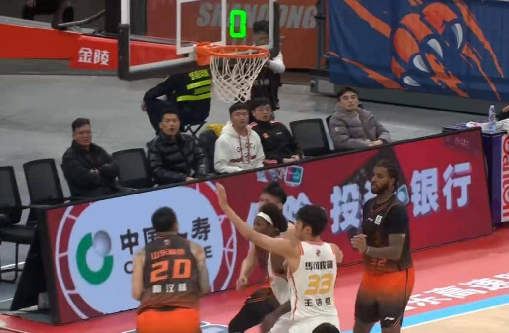 赛地聚焦:CBA常规赛国际比赛日热度飙升;山东男篮强势反弹;管理层满意;身体对抗强度拉满的简单介绍 赛地聚焦:CBA常规赛国际比赛日热度飙升;山东男篮强势反弹;管理层满意;身体对抗强度拉满的简单介绍