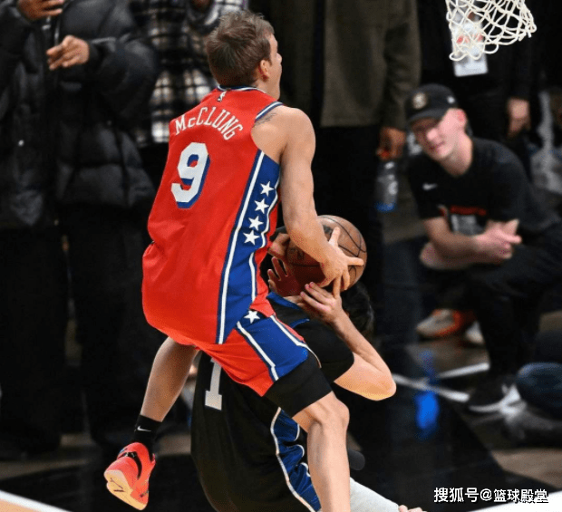 关于克里夫兰骑士训练开放日；今晚完成体检引欢呼；全明星赛在即；团队化学反应显著的信息