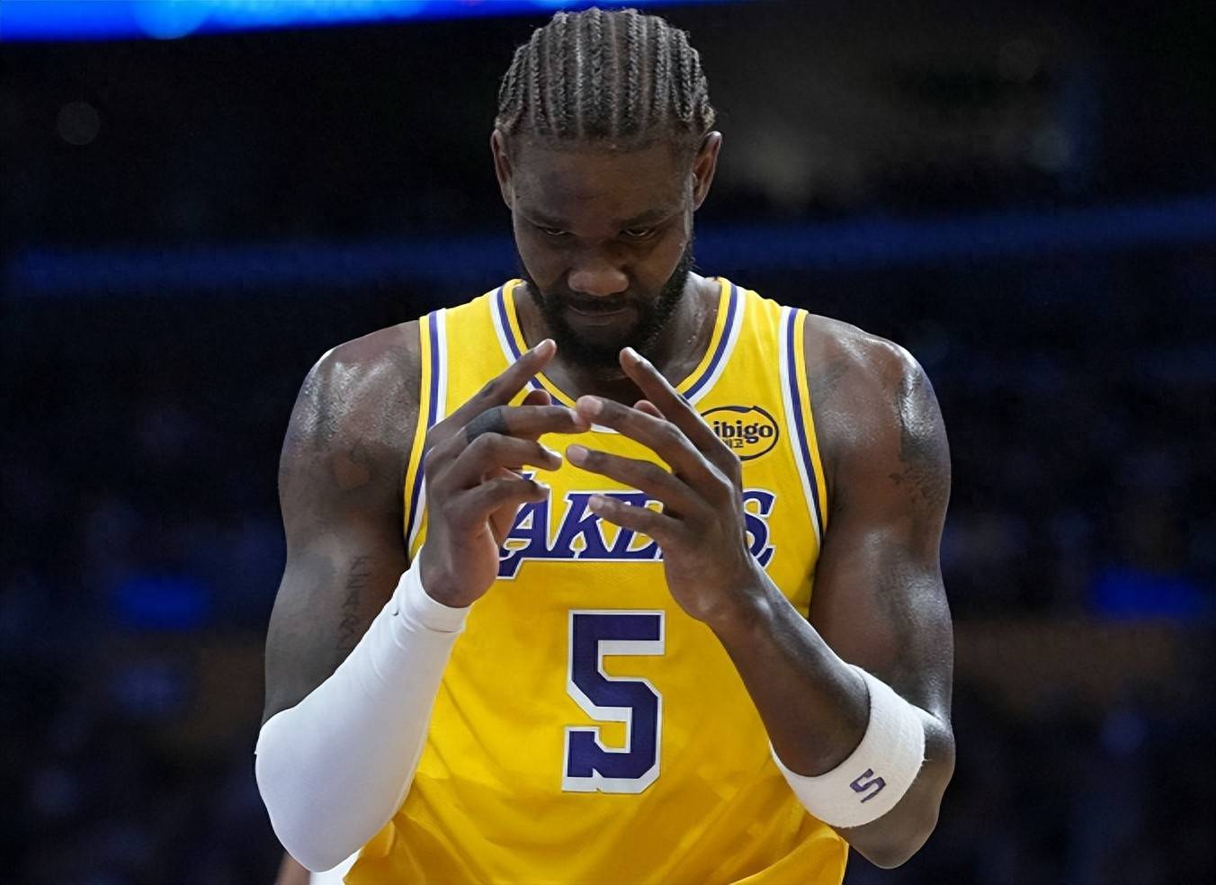 lol 职业选手-关于底特律活塞训练开放日，加时末段伤情更新引欢呼，NBA季后赛在即，更衣室氛围转暖的信息