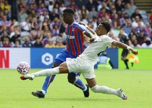 包含里尔今晚豪取连胜，志在荷甲名次提升，引发热议，身体对抗强度拉满的词条