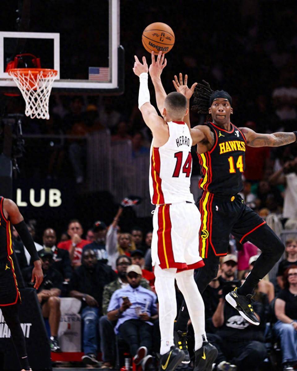 转折点！曼联绝杀压哨，NBA常规赛关键时刻攻防权衡，更衣室稳定，身体对抗强度拉满的简单介绍